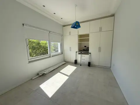 Casa 8 ambientes con 3 baños