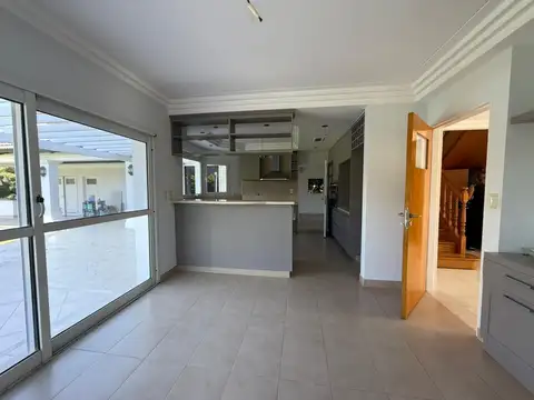 Casa en Venta con 4 cocheras