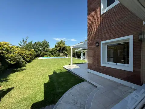 Casa en Venta en Funes, USD 700.000