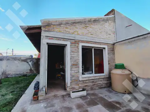 Casa 5 ambientes con 1 baño