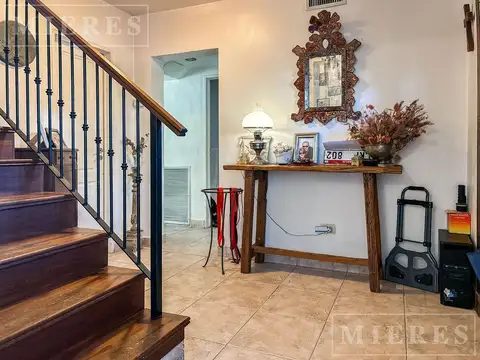 Casa 6 ambientes con 3 baños