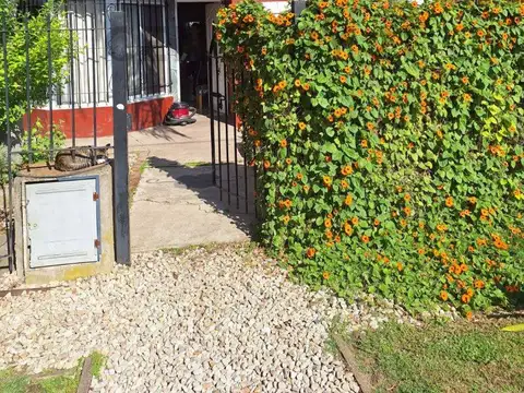 474 entre 7 y 7 bis. Casa de 3 Dormitorios en Venta en City Bell