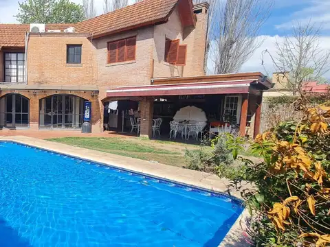 Venta de casa en El Jaguel . Parque Leloir