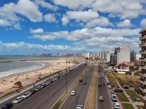 Avda. Félix U. Camet 1300, Piso 2