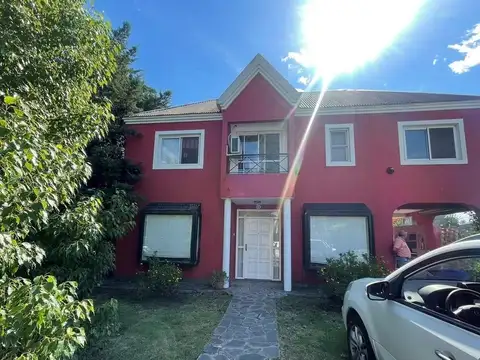 Alquiler temporario en Country Boca Ratón – Casa 4 dorm. con pileta y jardín