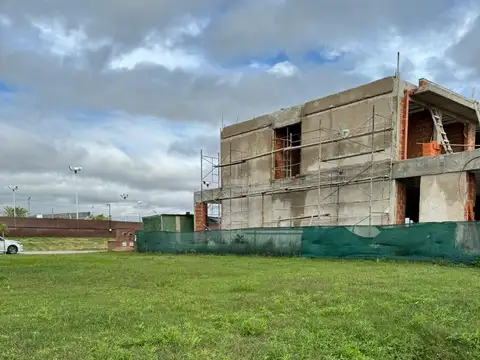 Lote en Oportunidad - a la Laguna - Orientación Norte