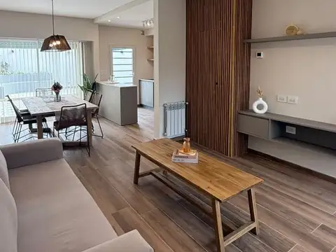 Casa 4 ambientes con 2 baños