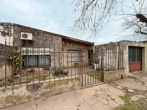 VENDO CASA 2 DORMITORIOS - 9 DE SEPTIEMBRE