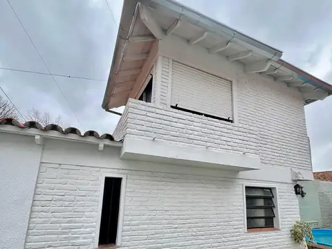 Martínez: Departamento Tipo PH de 2 Amb con Jardín. a m de Av Flemming. Incluye Impuestos