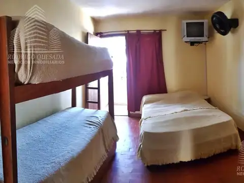 Departamento en  buenas condiciones en un 1° piso por escalera