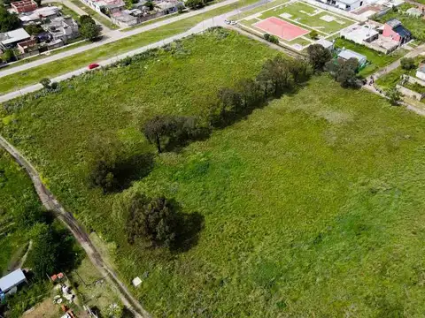 LOTE EN VENTA EN LONGCHAMPS - 1/2 Ha