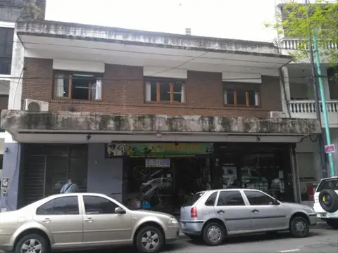 Piso Unico de oficinas 424m2, 2 salones y 11 despachos, 3 baños, cocina, 2 Patios y Terraza
