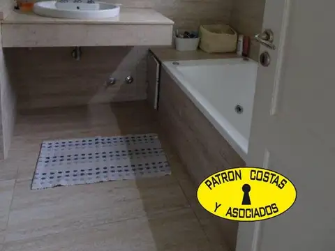 Casa 5 ambientes con 4 baños