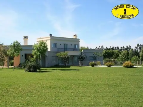 Casa en Venta con 2 cocheras