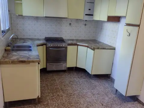 Casa 4 ambientes con 1 baño