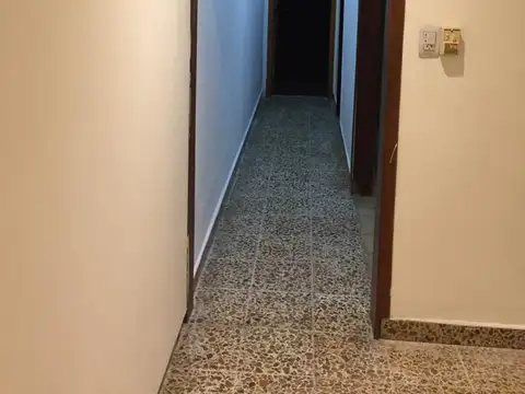 Casa en Alquiler con 2 cocheras
