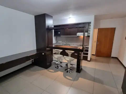 Departamento en alquiler en Monte Castro, contrafrente con balcon!