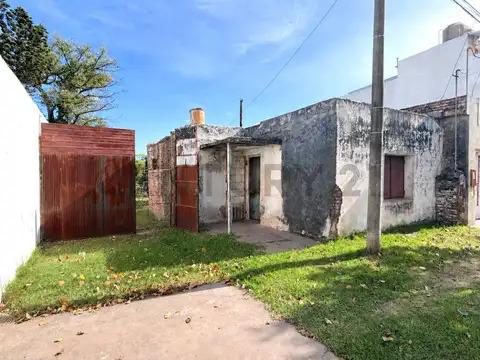 Propiedad con gran patio - Ideal para Construir, Reciclar o FLIPPING