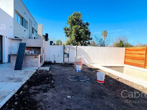Casa 4 ambientes con 2 baños