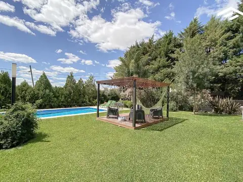 Casa en Venta con 2 cocheras