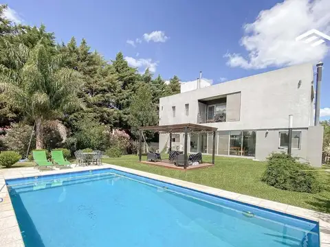Casa en Venta en Los Naranjos, USD 360.000