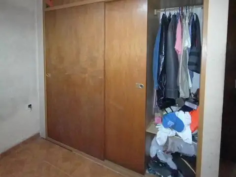 Casa 7 ambientes con 2 baños