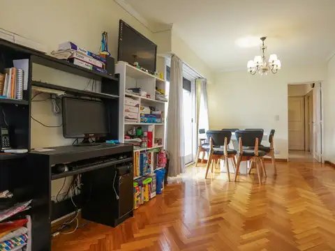 Depto. 3 amb con dep., balcón y  guarda coche