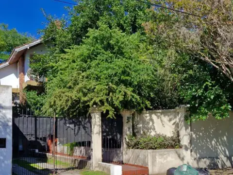 Casa en venta oportuidad de Inversión inmejorable en Bernal 100