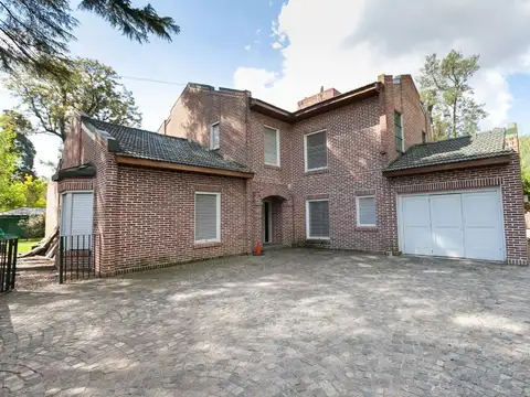DESTACADA CASA EN LAS LOMAS DE SAN ISIDRO