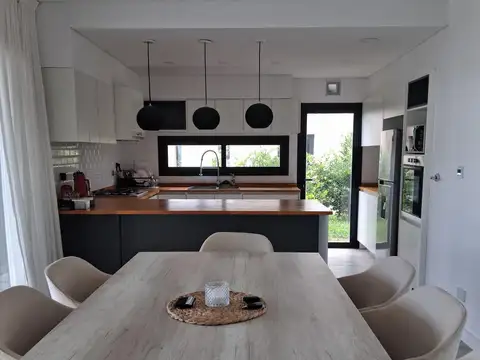 Casa en Alquiler de 3 dormitorios