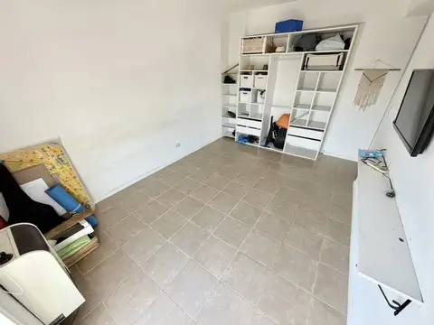 Departamento 3 ambientes en buen estado.