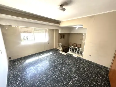 Casa 6 ambientes con 2 baños