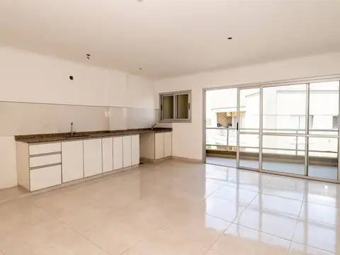 Zona Norte. Av. Constitución Nacional 1400