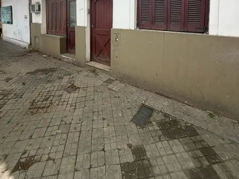 CASA AL FRENTE DOS DORMITORIOS PATIO A RECICLAR San lorenzo al 3500