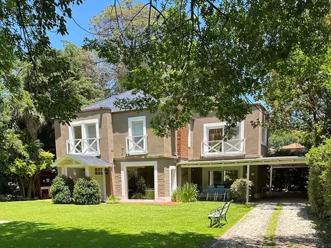 Casa 5 ambientes con 4 baños