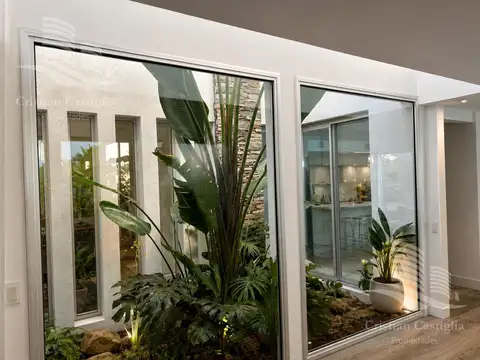 Casa 9 ambientes con 6 baños
