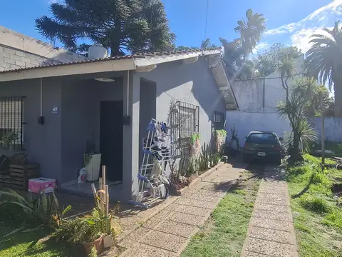 Lote  de 10x20, con una casa sobre Av. Pedro Dreyer 4100, mts de super coto y shell.