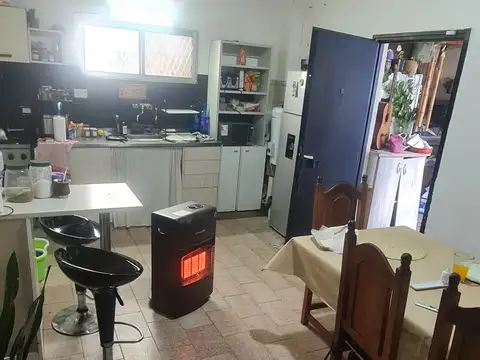 Lote  de 10x20, con una casa sobre Av. Pedro Dreyer 4100, mts de super coto y shell.