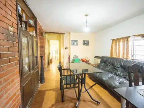 VENTA CASA 2 DORM COCH PATIO VERDE A 400 M DE BV