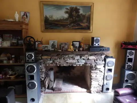 Casa 6 ambientes con 2 baños