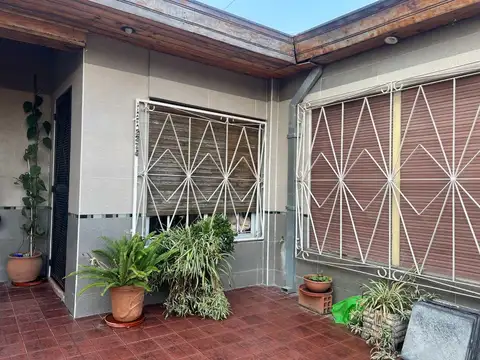CASA VENTA R.CASTILLO 4 AMB PATIO/COCHERA/QUINCHO