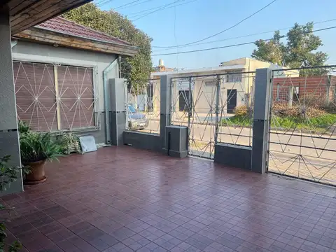 CASA VENTA R.CASTILLO 4 AMB PATIO/COCHERA/QUINCHO