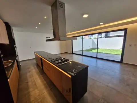 Casa venta 4 dormitorios 3 baños en Greenville II
