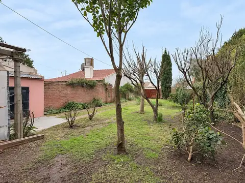 Casa en Alquiler con 3 cocheras