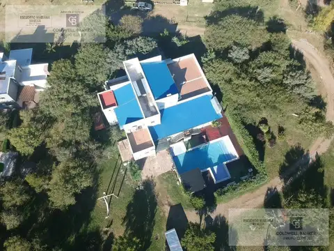 Casa 9 ambientes con 4 baños