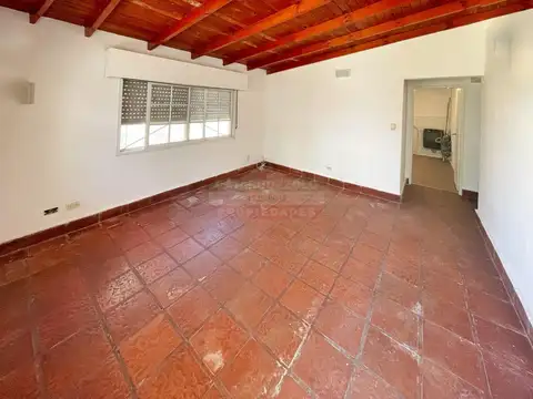 Casa en Alquiler con 2 cocheras