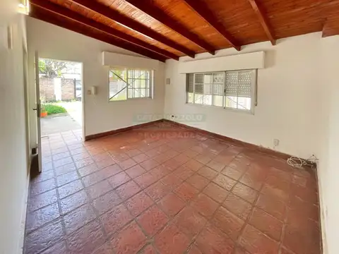 Casa 3 ambientes con 1 baño
