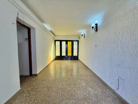 Casa en venta 3 ambientes con patio y cochera APTA CREDTIO en Ituzaingó Norte