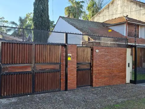 CASA 4 AMBIENTES VENTA TEMPERLEY JARDIN CON PILETA