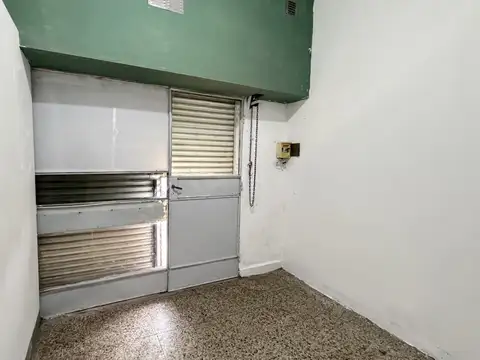 LOCAL COMERCIAL A UNA CUADRA RUTA 8